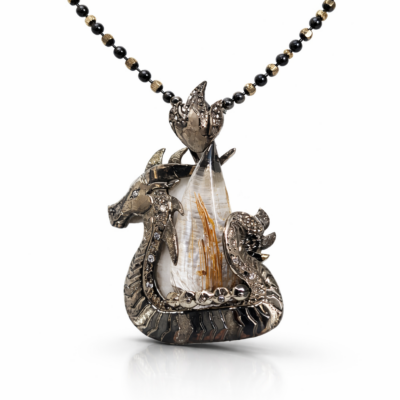 Colgante Drakkar Vikingo en Plata de Ley con Cuarzo Turmalina